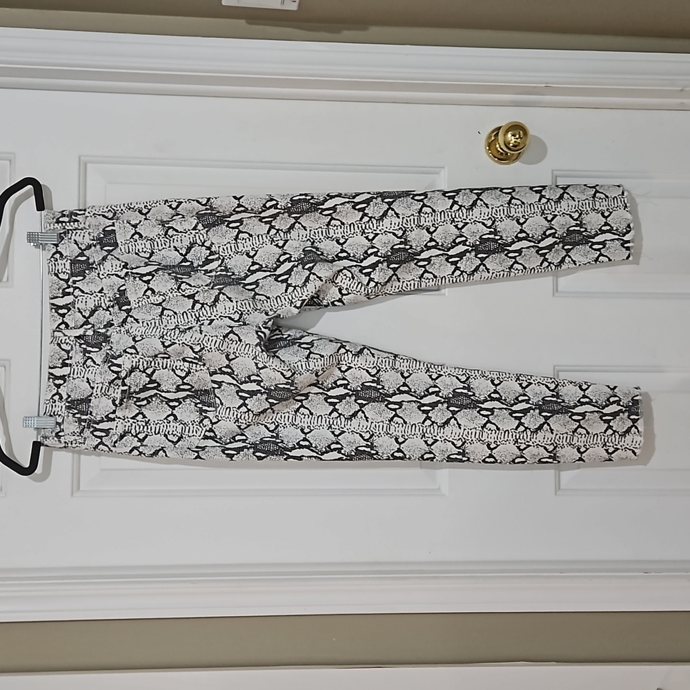 Frame Grey Python Ali High Rise Cigarette Pant - Picture 7 of 9